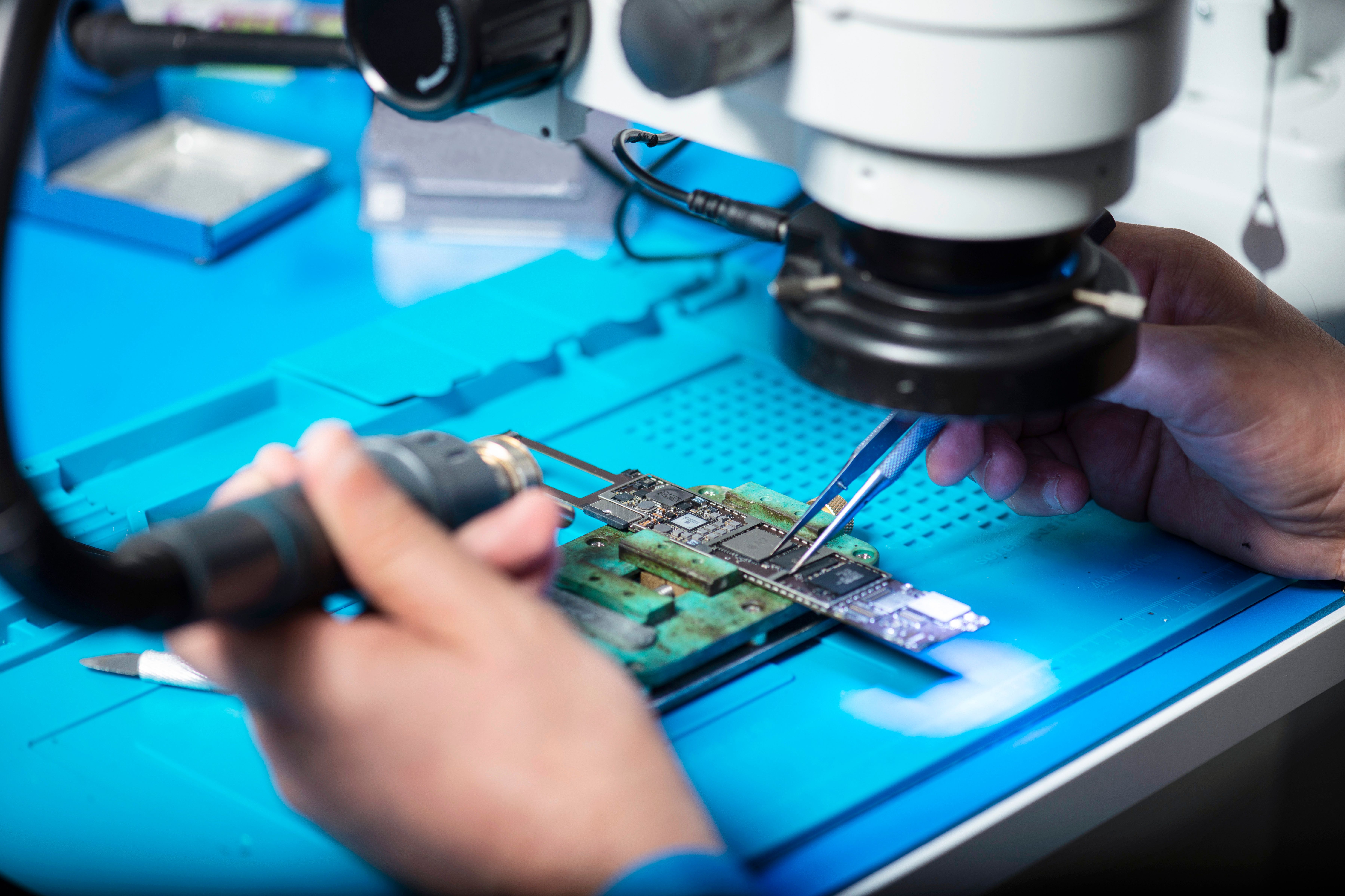 PCB fabrication and small‑batch assembly components arranged for production